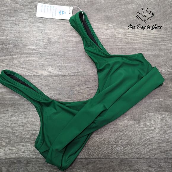 Beachsissi Cross Front Cropped Bikini Top Size M - Picture 1 of 4